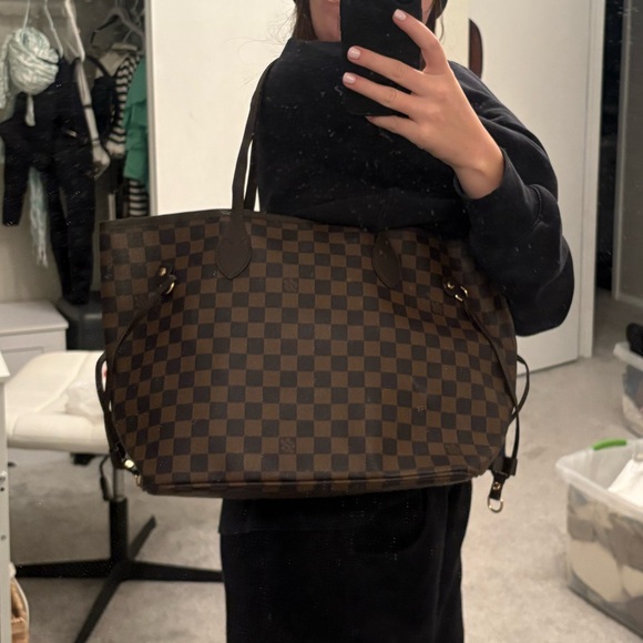 Louis Vuitton Handbags - Louis Vuitton never full